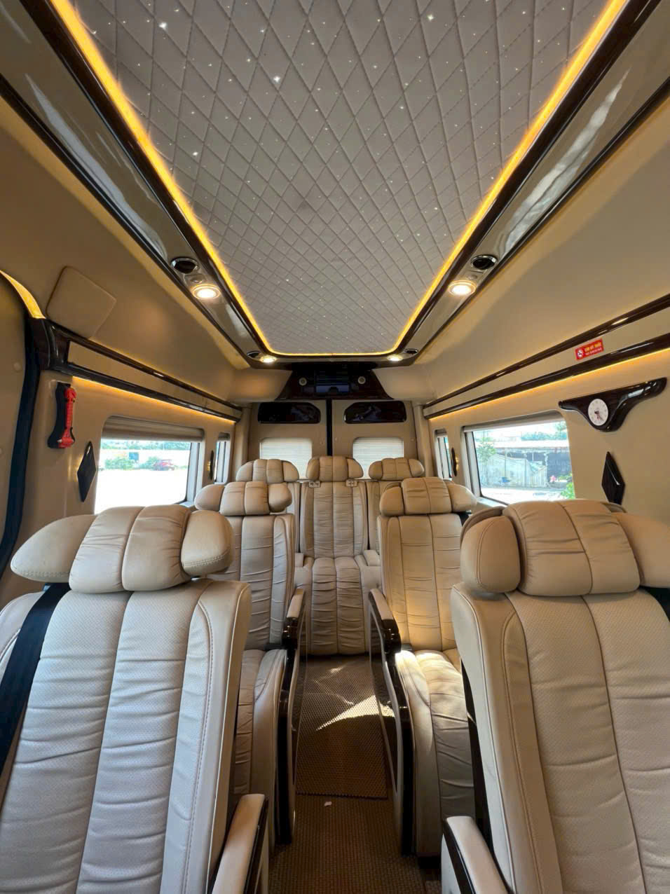 Limousine 10 chỗ nội thất