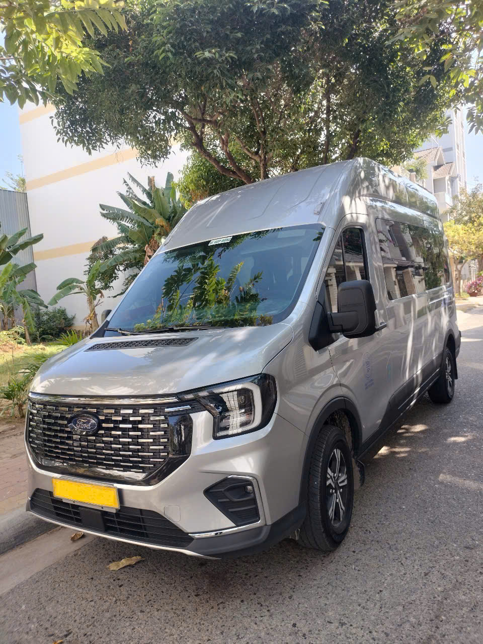 Xe 16 chỗ - Ngoại thất