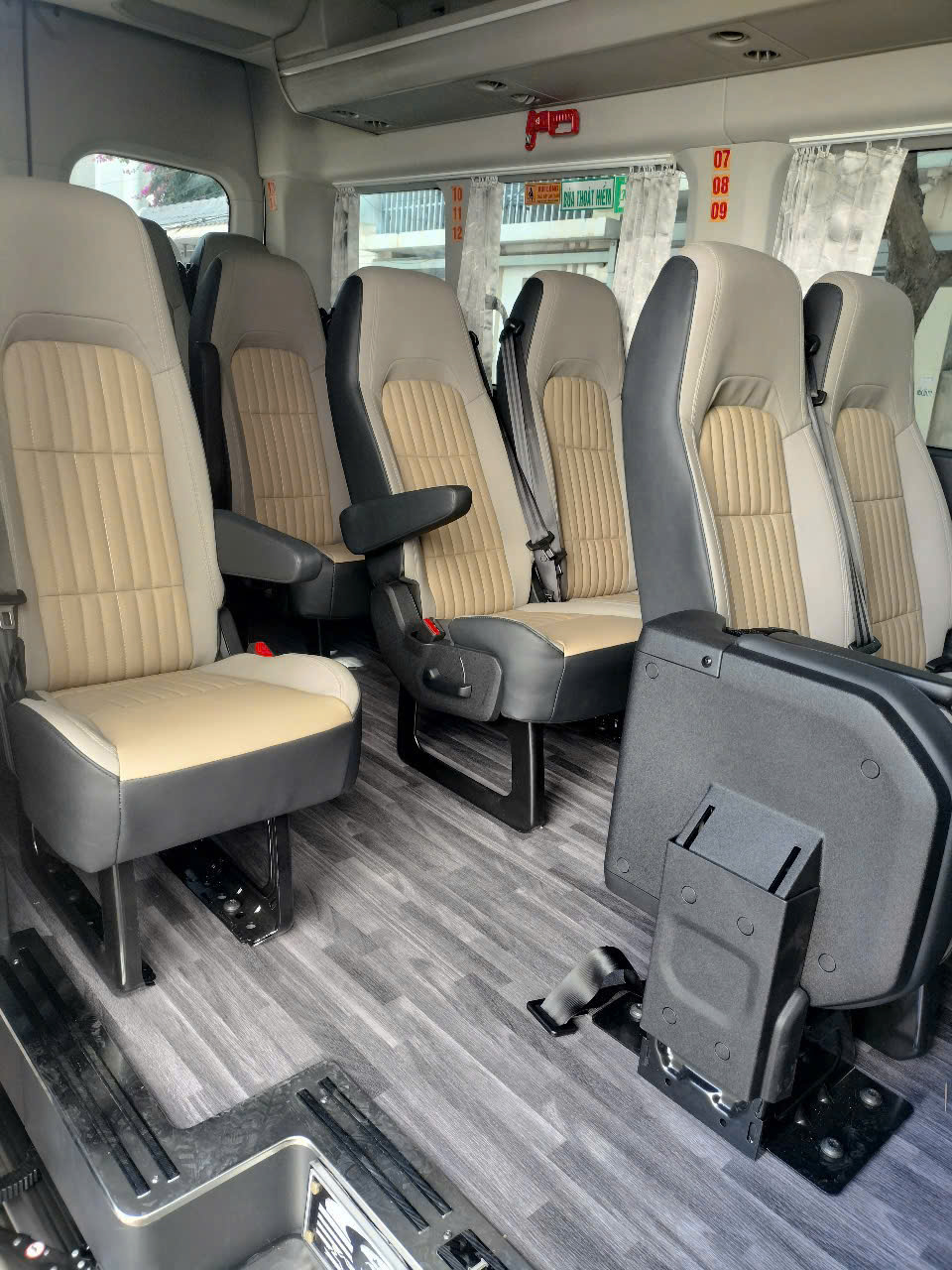 Xe 16 chỗ - Nội thất